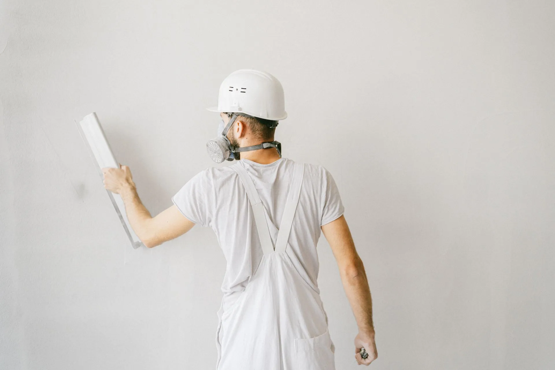 Plasterer smoothing a white wall
